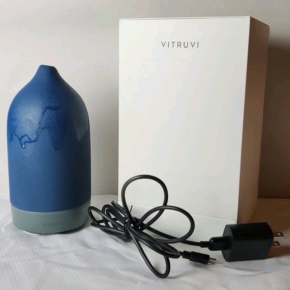 Vitruvi Stone Ceramic Ultrasonic Essential Oil Diffuser Works Great! Dusk Blue